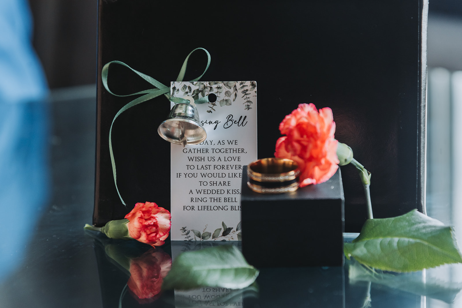 Kissing bell card with gold rings and coral roses detail